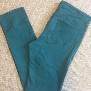 Adorable turquoise skinny jeans